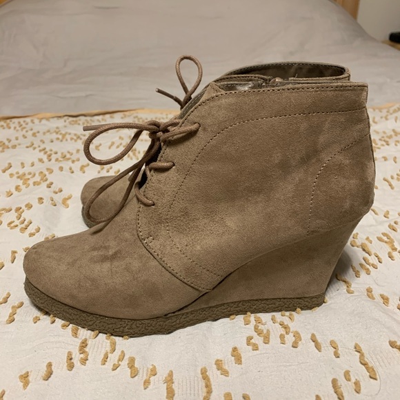 Women’s Merona Booties - Picture 3 of 4